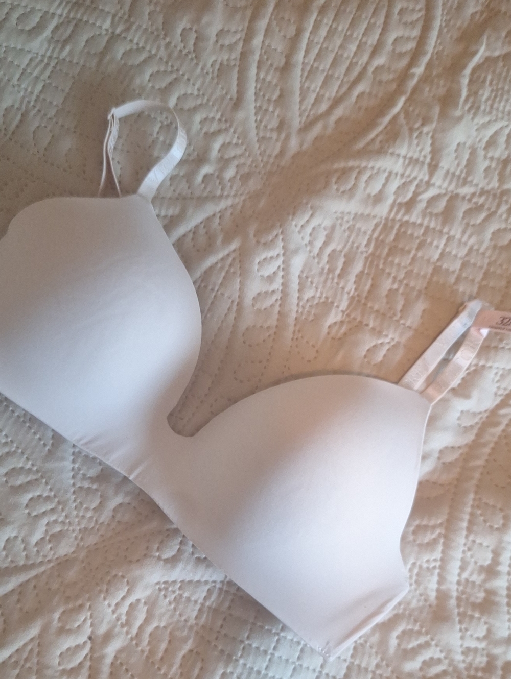 Victoria's Secret White T-Shirt Bra - Smooth Molded Cups